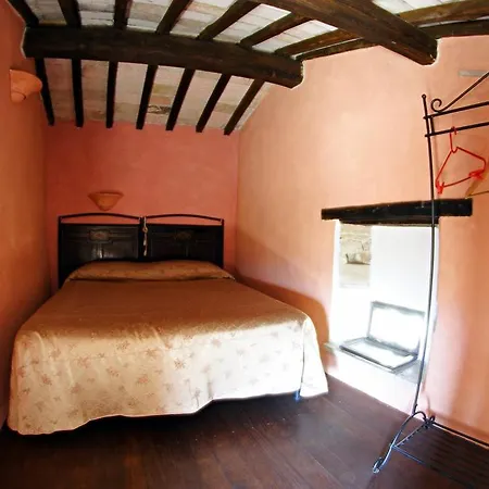 Agriturismo Residenza Paradiso カントリーハウス トレビ